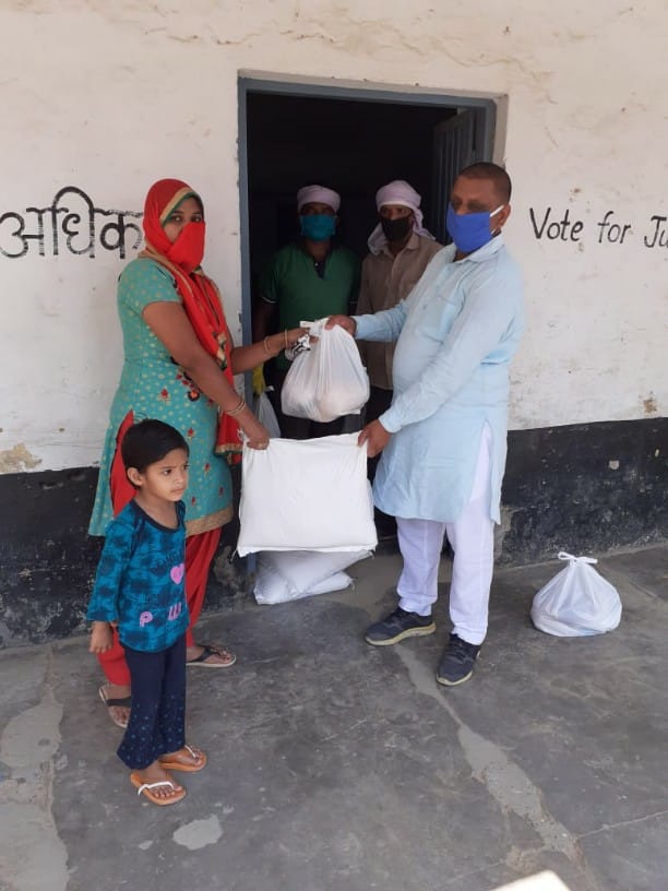 Mangalai sarpanch gave ration kit to 50 needy families